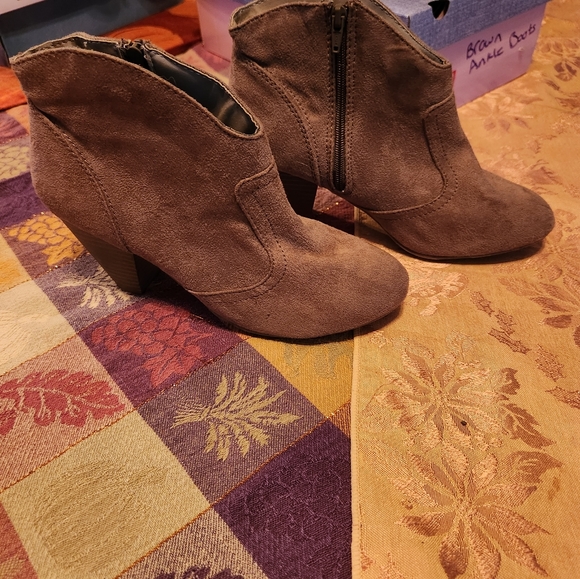 Candies Tan Booties - Picture 1 of 2